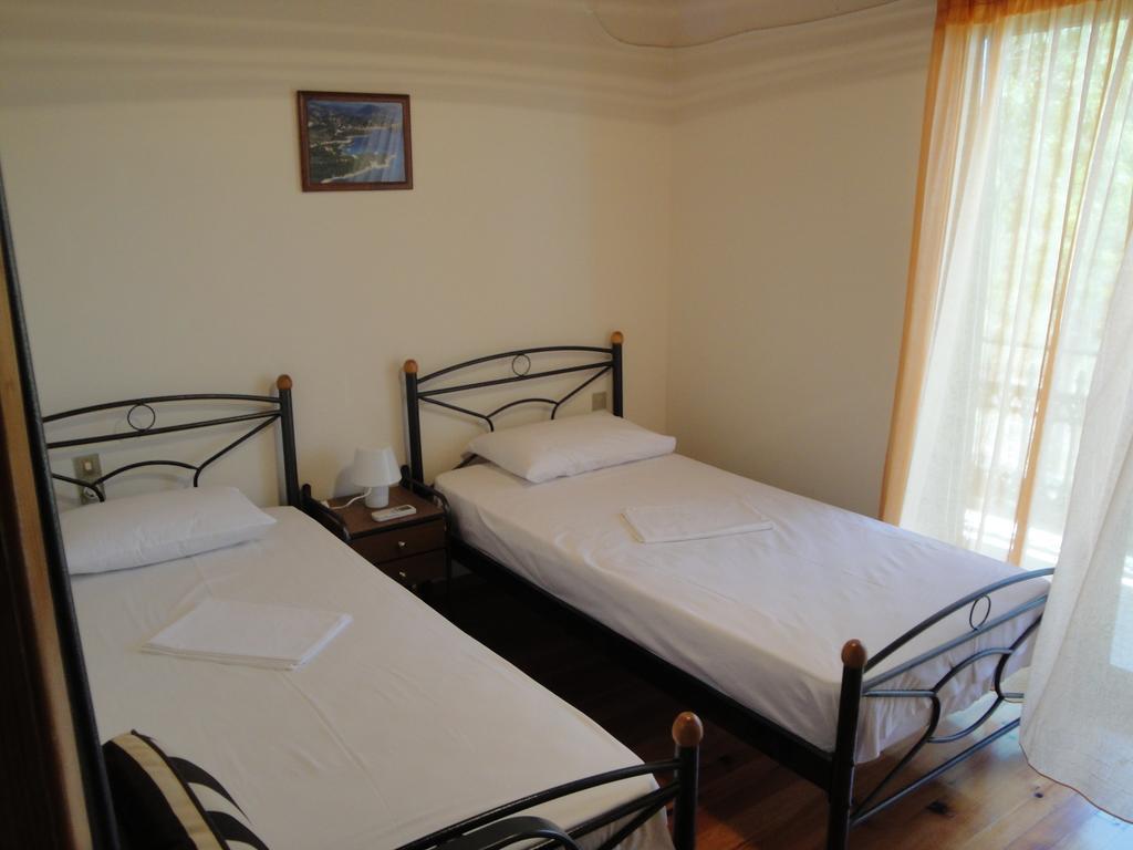 Paschos Rooms Sívota Quarto foto